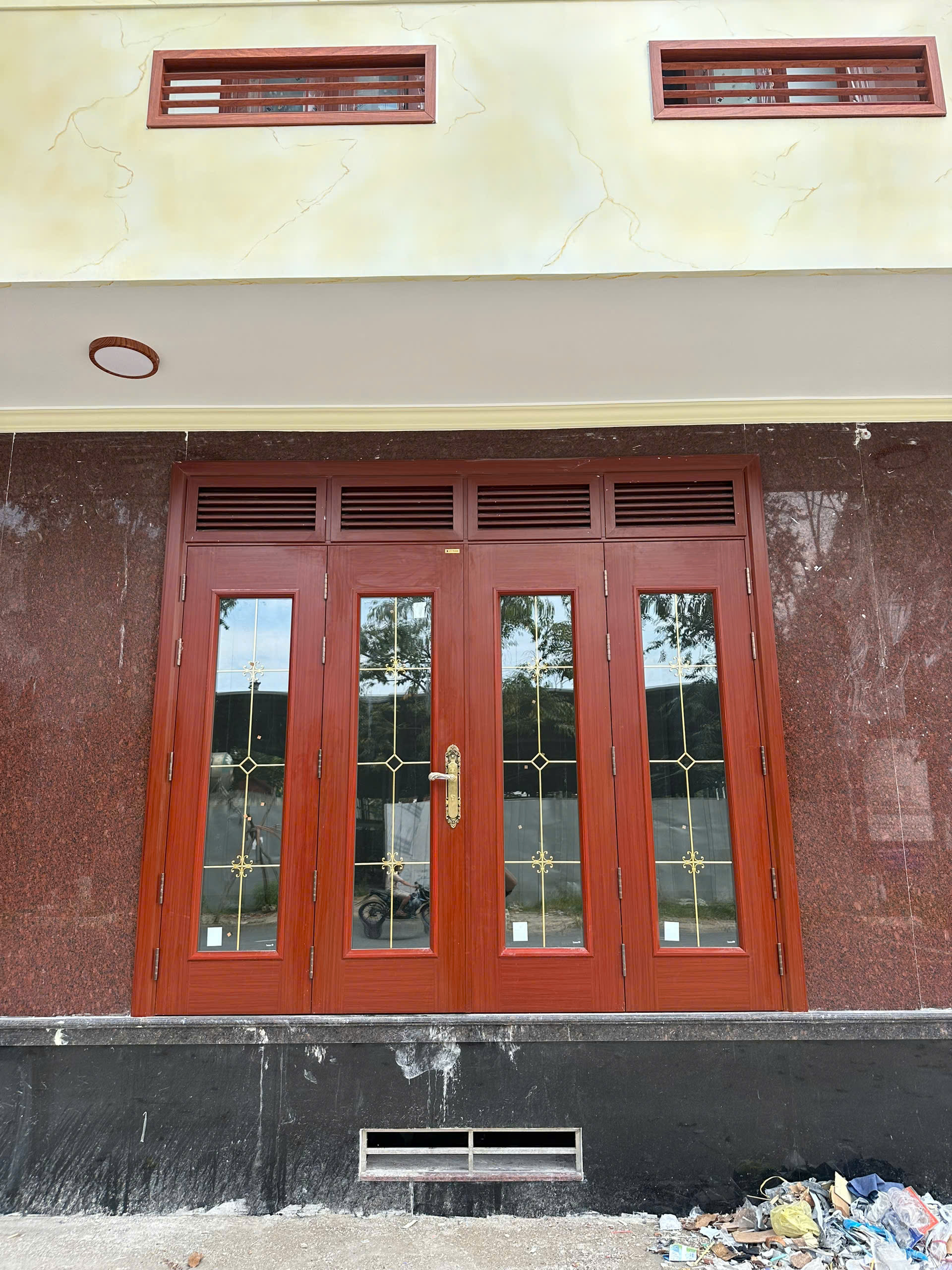 Cửa thép vân gỗ tại Quận 10 | Sang trọng, bền đẹp, an toàn
