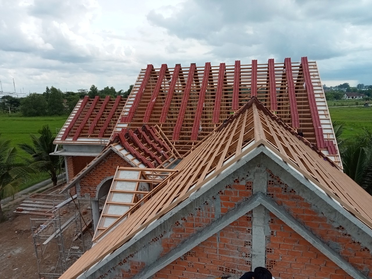 Cung cấp lắp đặt thép mạ hơp kim nhôm kẽm siêu nhẹ GPTRUSS